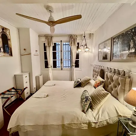 Maison Des Remparts بيت للعطل
